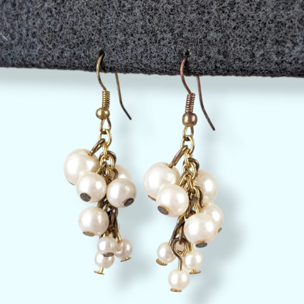 (2/$20) V. Graduated Faux Pearl Cluster Earrings